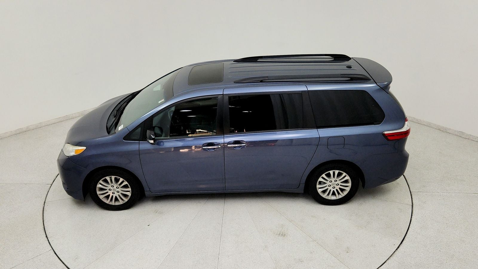 2015 Toyota Sienna XLE 8 Passenger