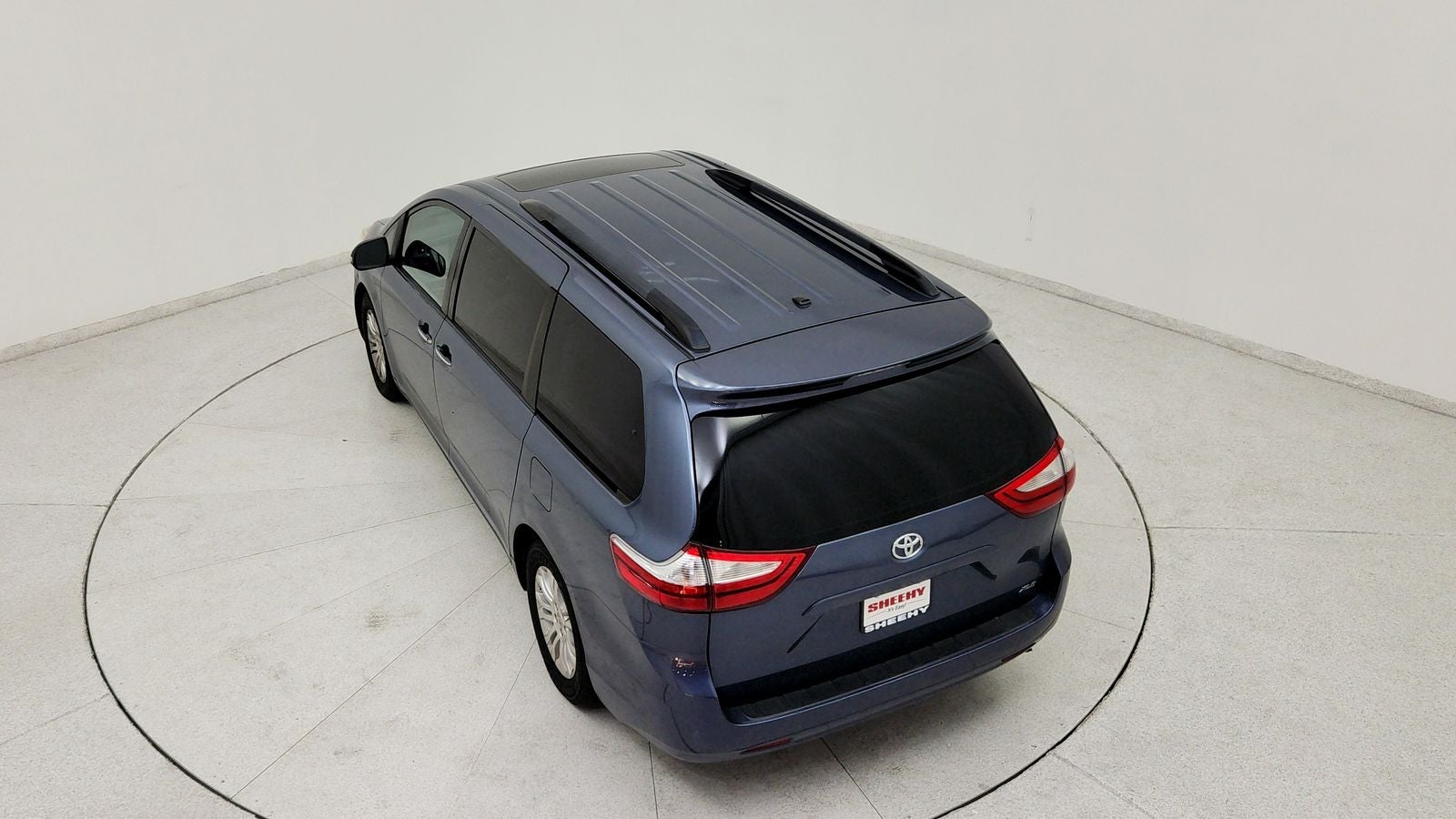 2015 Toyota Sienna XLE 8 Passenger