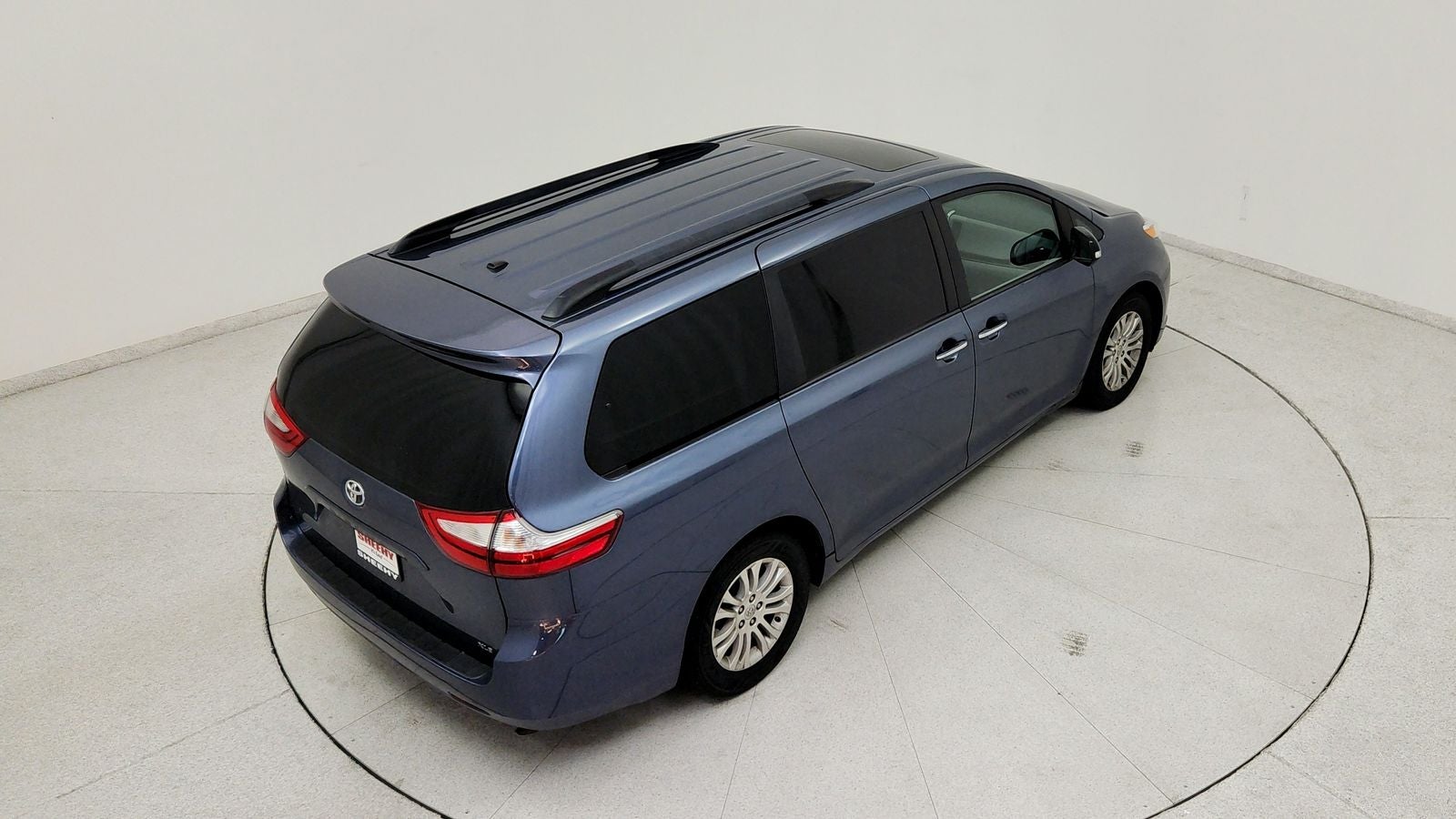 2015 Toyota Sienna XLE 8 Passenger