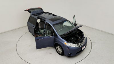 2015 Toyota Sienna XLE 8 Passenger