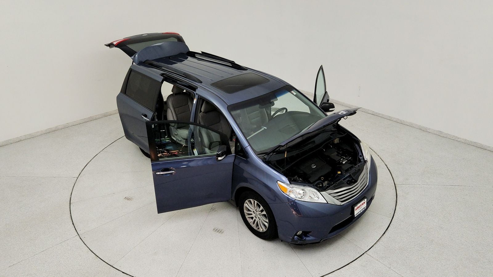 2015 Toyota Sienna XLE 8 Passenger