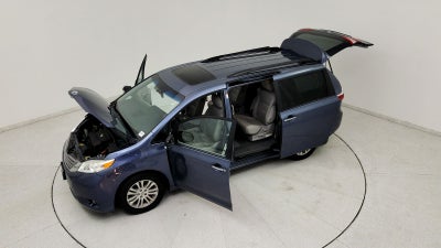 2015 Toyota Sienna XLE 8 Passenger