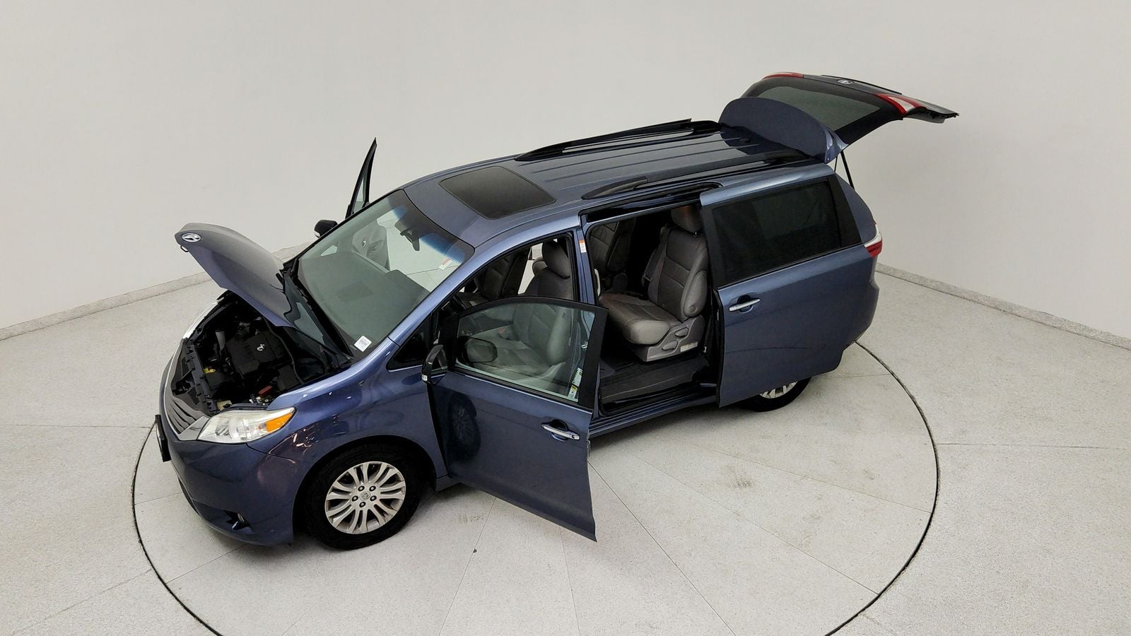 2015 Toyota Sienna XLE 8 Passenger