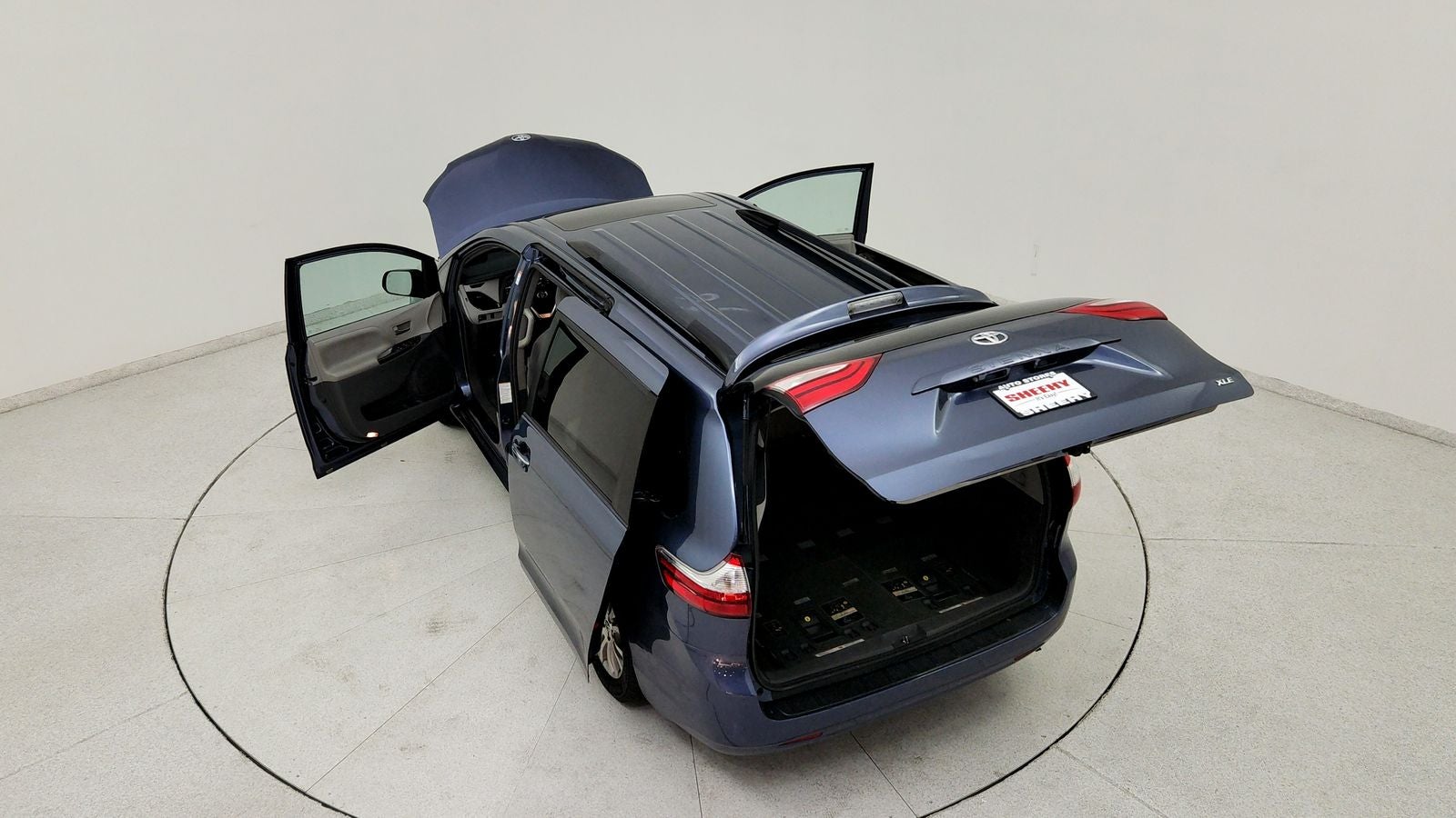 2015 Toyota Sienna XLE 8 Passenger