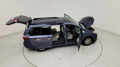 2015 Toyota Sienna XLE 8 Passenger