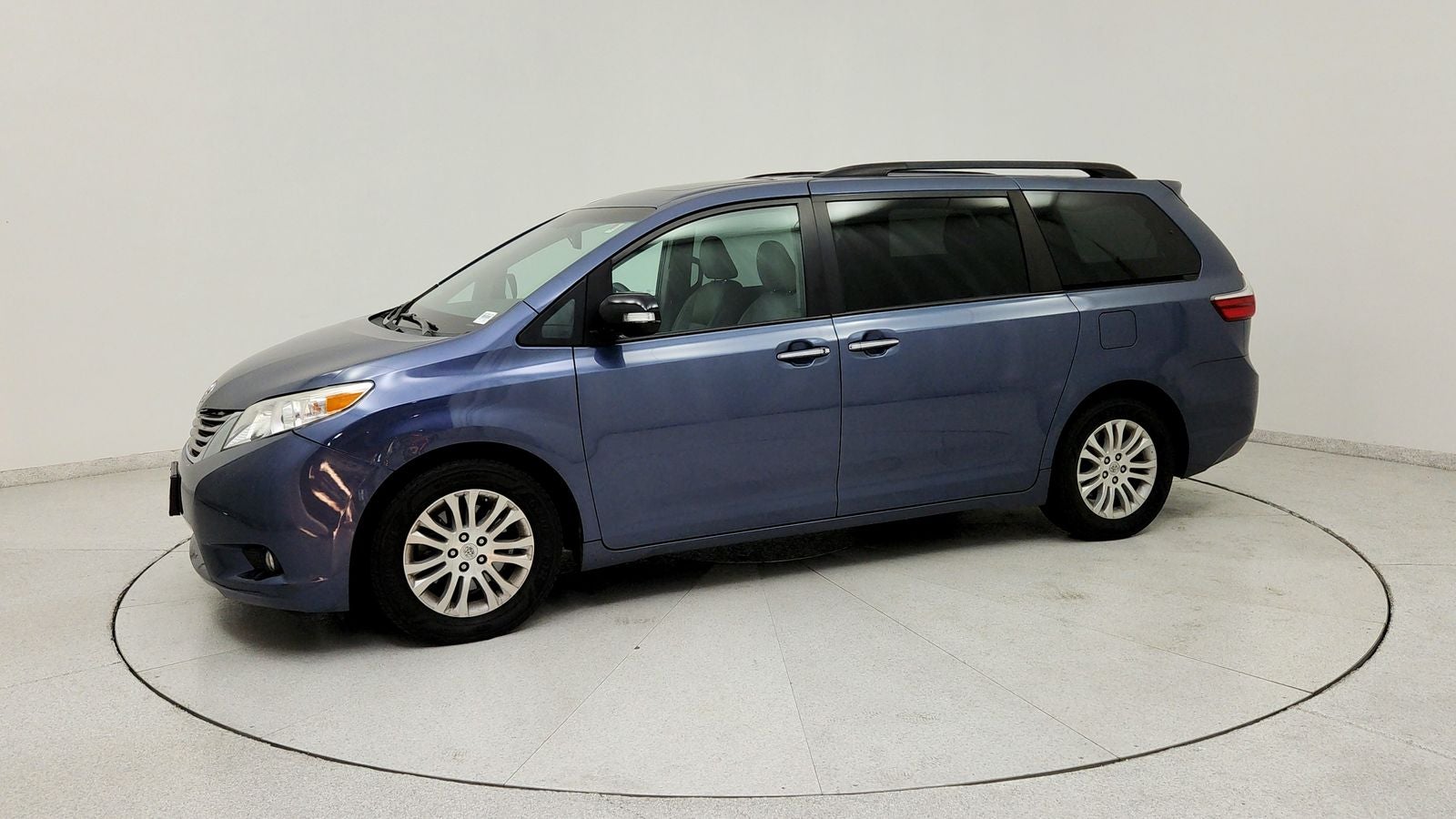 2015 Toyota Sienna XLE 8 Passenger