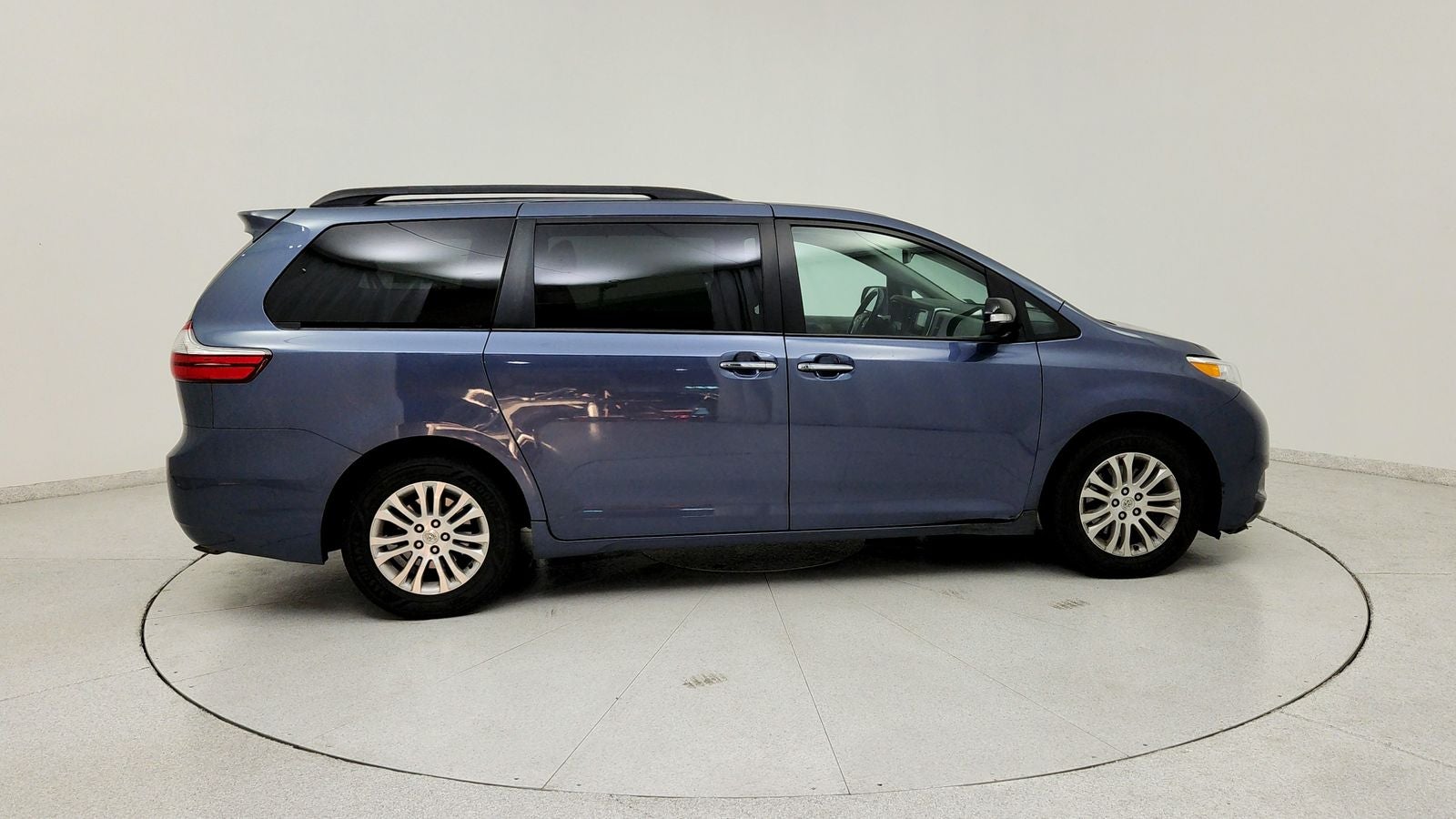 2015 Toyota Sienna XLE 8 Passenger