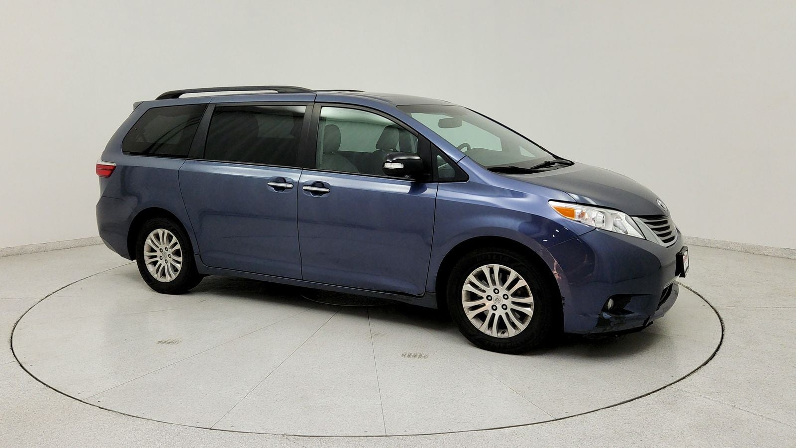 2015 Toyota Sienna XLE 8 Passenger