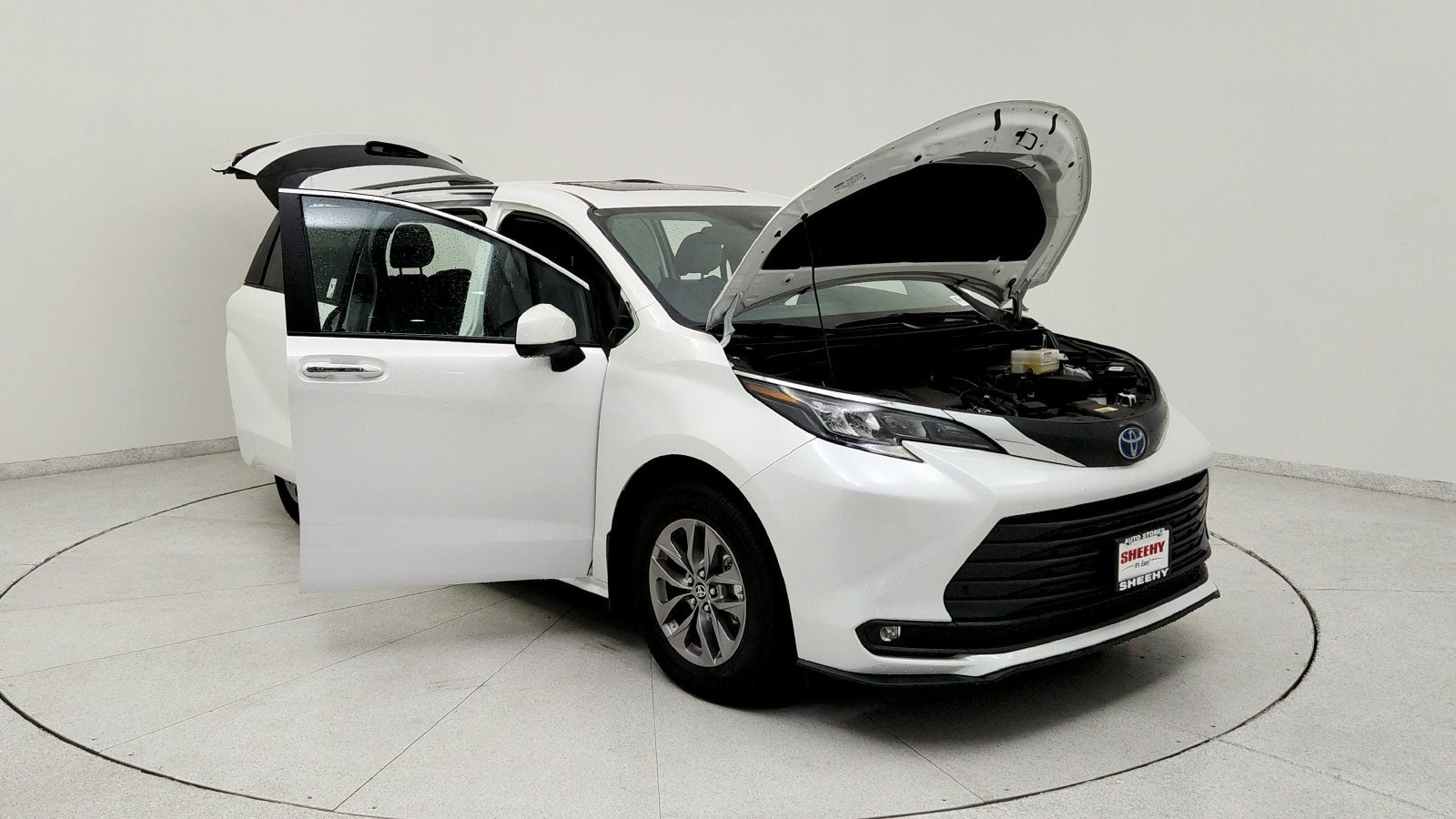 2025 Toyota Sienna XLE 8 Passenger