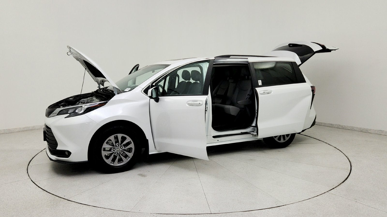 2025 Toyota Sienna XLE 8 Passenger
