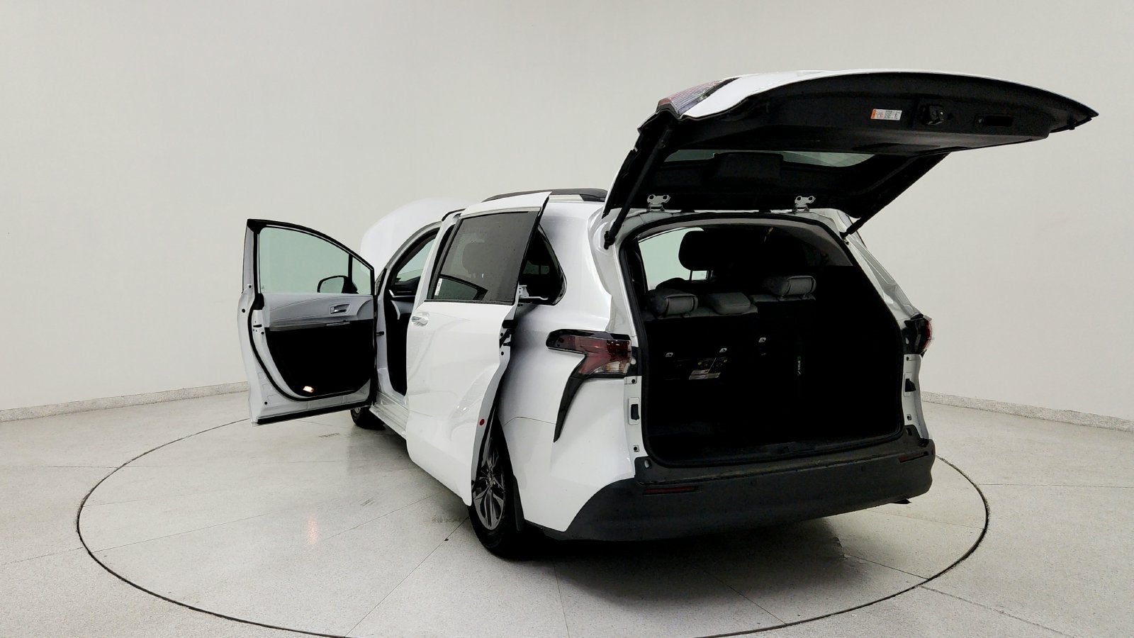 2025 Toyota Sienna XLE 8 Passenger