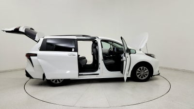 2025 Toyota Sienna XLE 8 Passenger