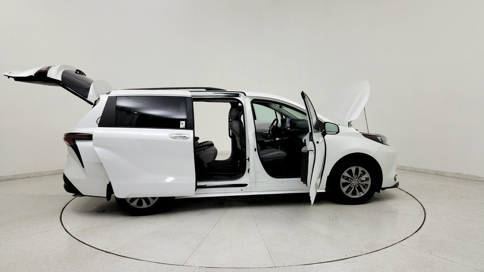 2025 Toyota Sienna XLE 8 Passenger