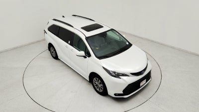 2025 Toyota Sienna XLE 8 Passenger