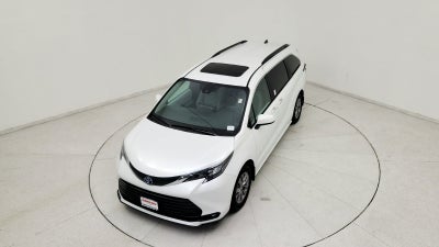 2025 Toyota Sienna XLE 8 Passenger