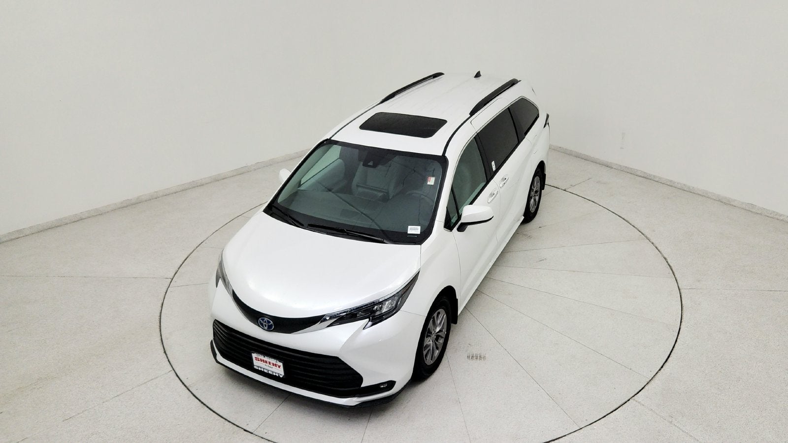 2025 Toyota Sienna XLE 8 Passenger