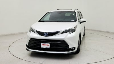 2025 Toyota Sienna XLE 8 Passenger