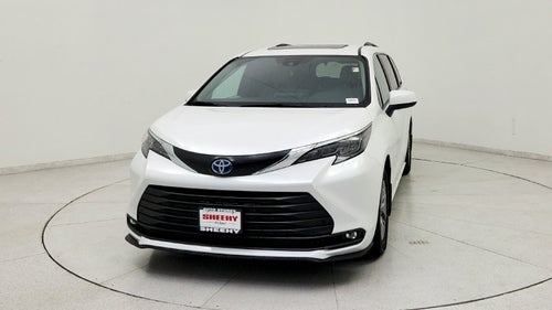2025 Toyota Sienna XLE 8 Passenger