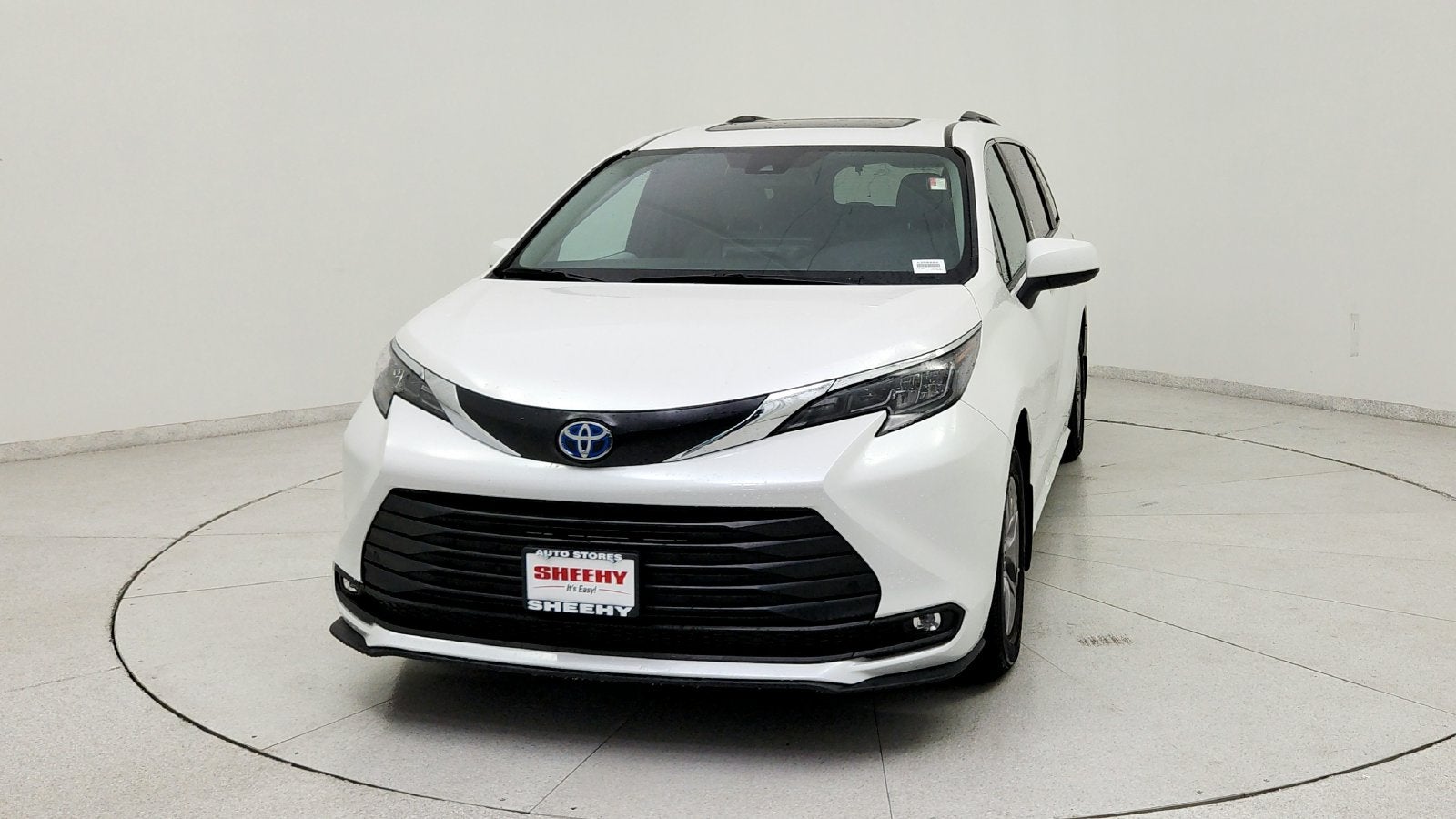 2025 Toyota Sienna XLE 8 Passenger