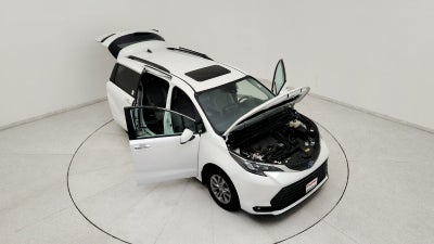 2025 Toyota Sienna XLE 8 Passenger