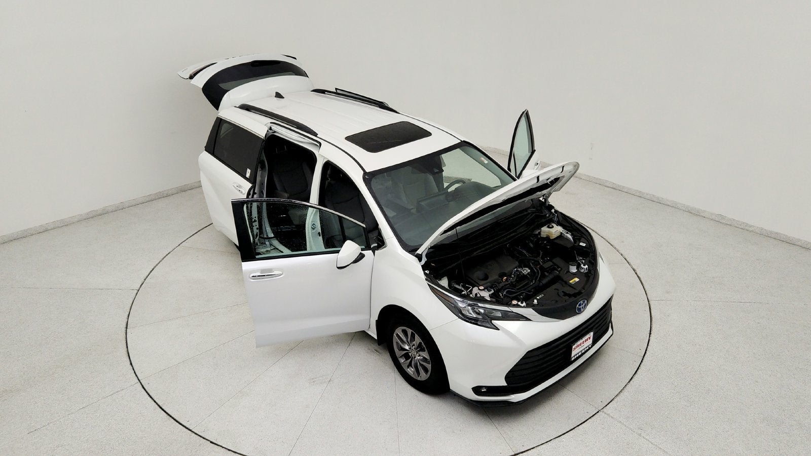 2025 Toyota Sienna XLE 8 Passenger