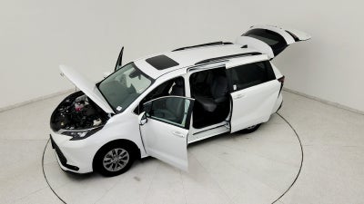 2025 Toyota Sienna XLE 8 Passenger