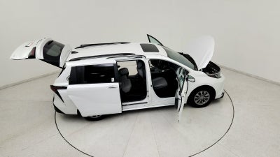 2025 Toyota Sienna XLE 8 Passenger