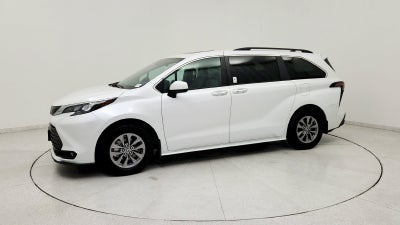 2025 Toyota Sienna XLE 8 Passenger