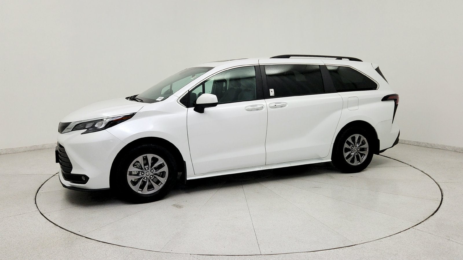 2025 Toyota Sienna XLE 8 Passenger