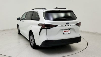 2025 Toyota Sienna XLE 8 Passenger