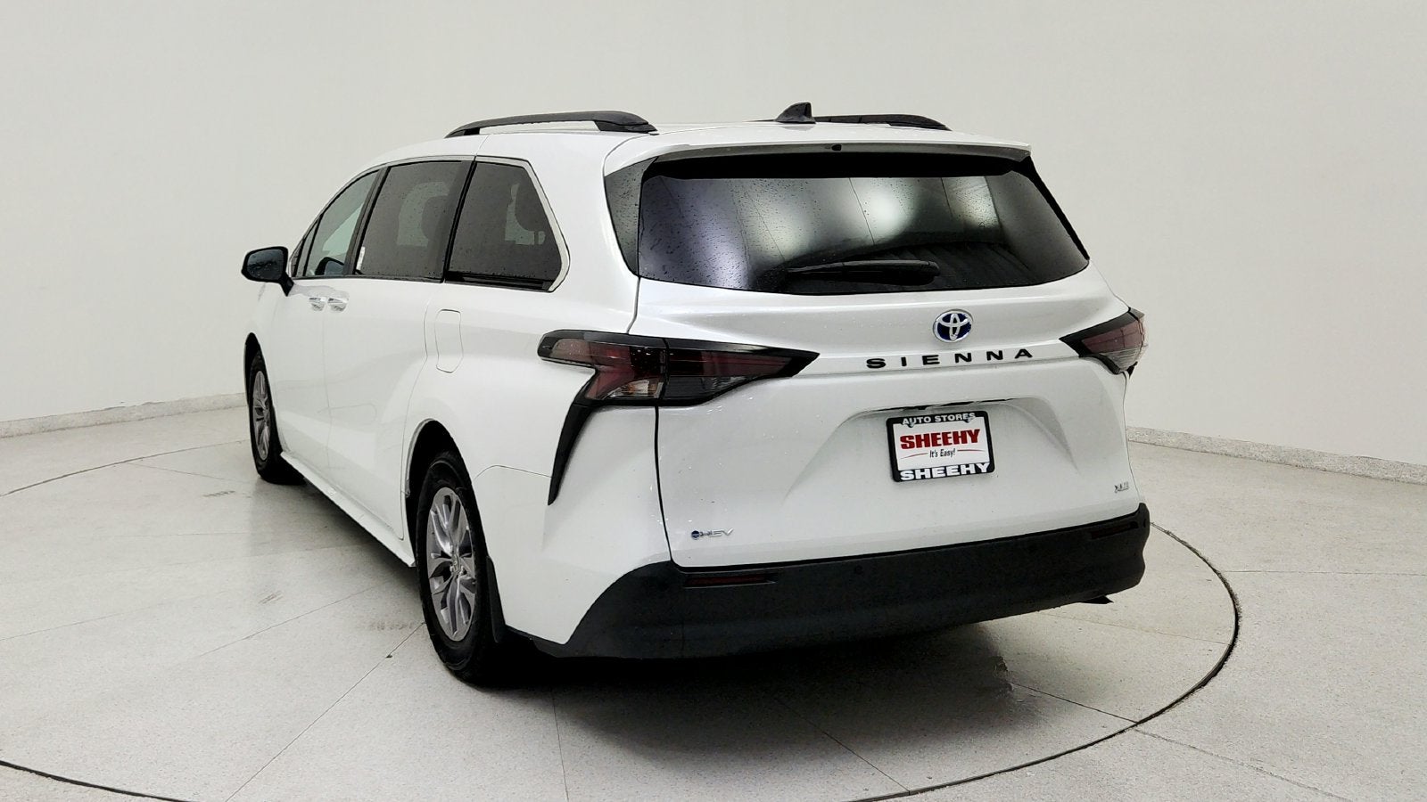 2025 Toyota Sienna XLE 8 Passenger