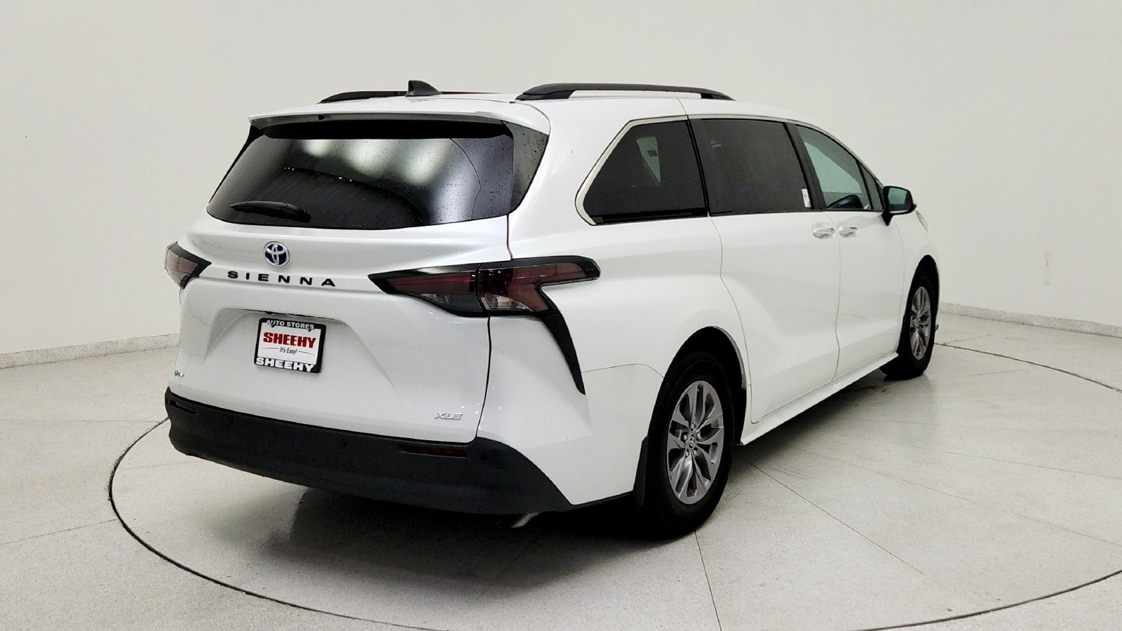 2025 Toyota Sienna XLE 8 Passenger