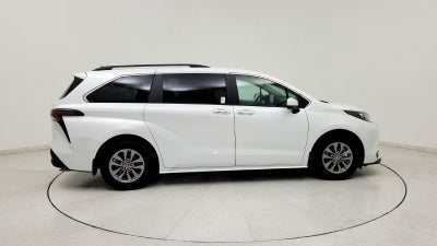 2025 Toyota Sienna XLE 8 Passenger