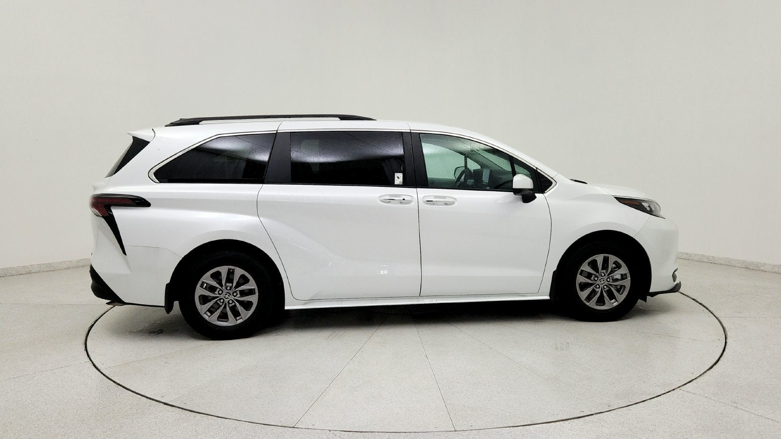 2025 Toyota Sienna XLE 8 Passenger