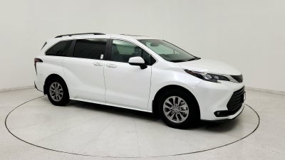 2025 Toyota Sienna XLE 8 Passenger