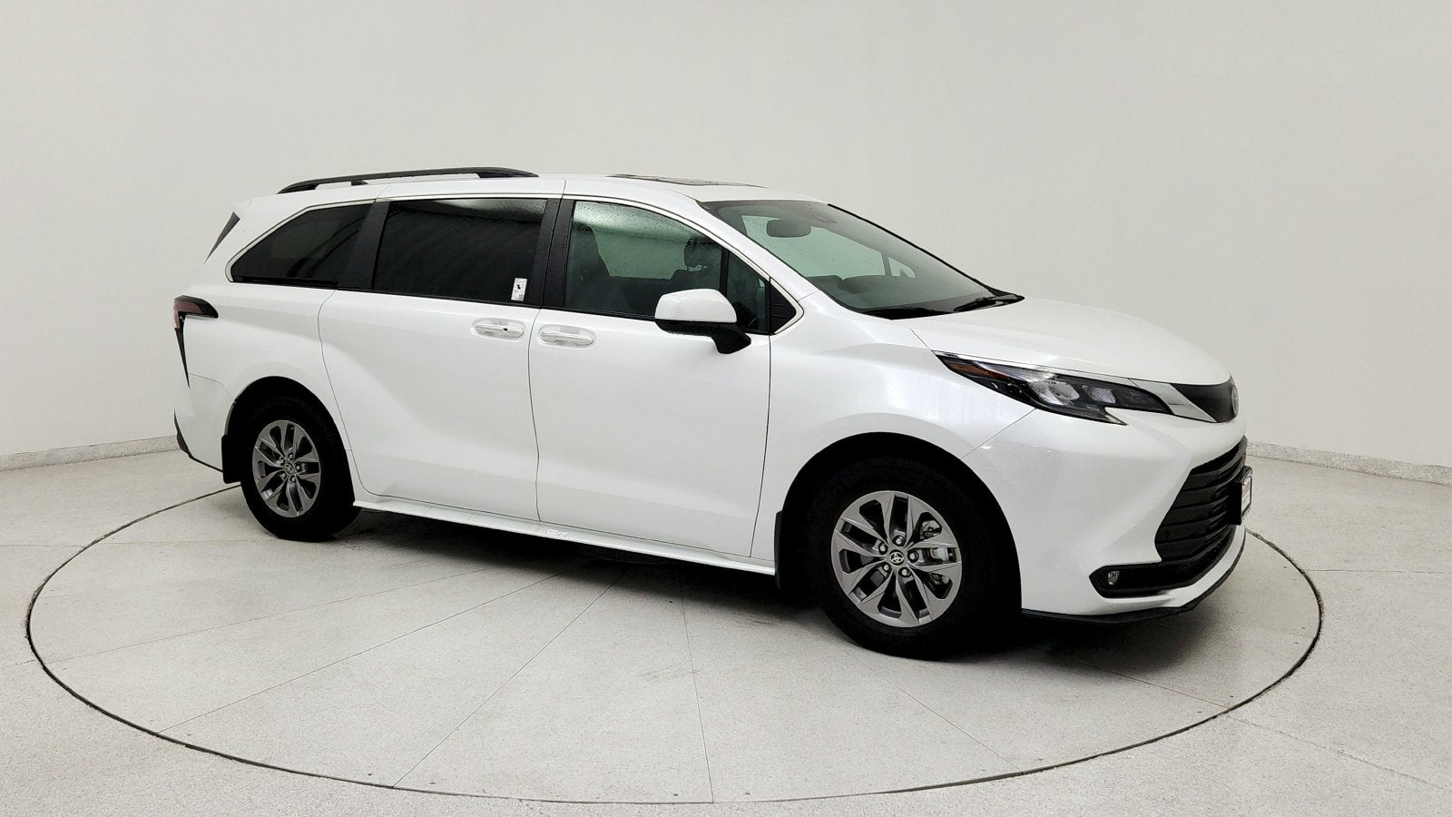 2025 Toyota Sienna XLE 8 Passenger