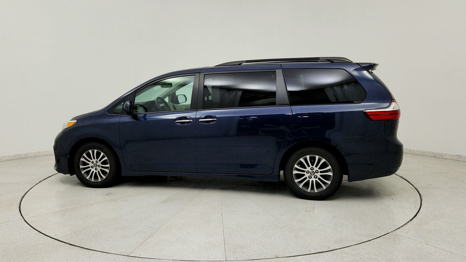 2019 Toyota Sienna XLE Premium 8 Passenger