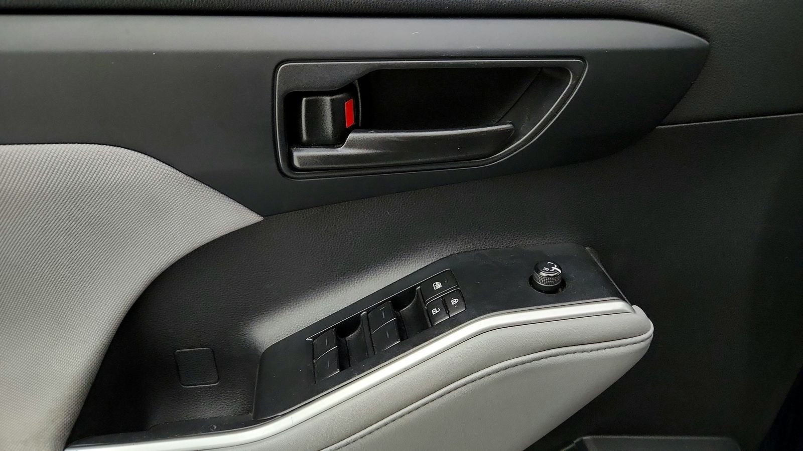 2023 Toyota Highlander Hybrid LE