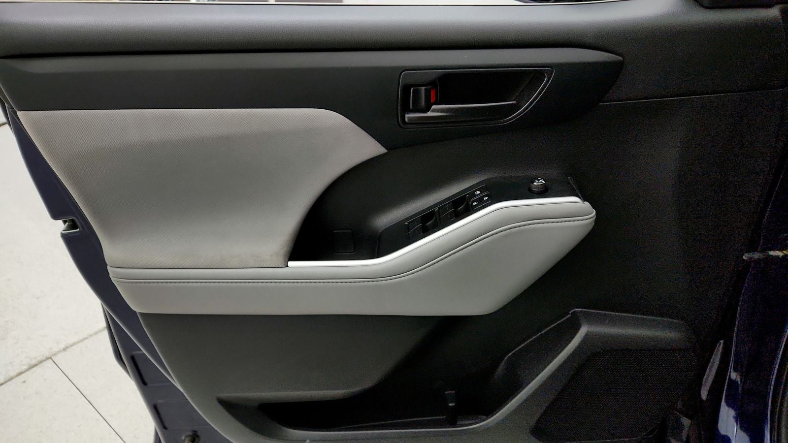 2023 Toyota Highlander Hybrid LE