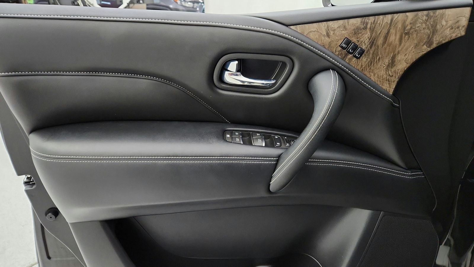 2024 INFINITI QX80 Premium Select