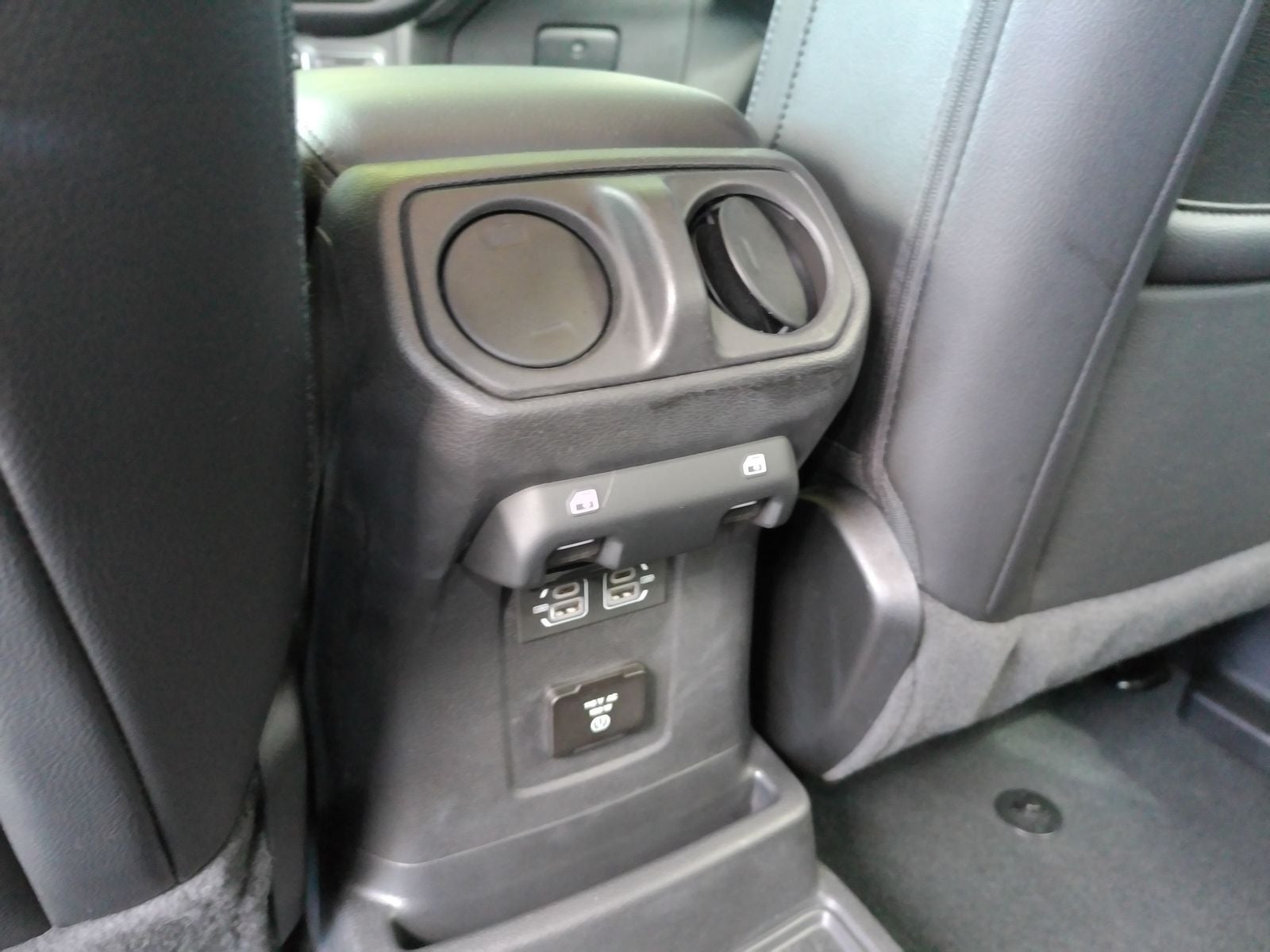 2022 Jeep Wrangler Unlimited Sahara Altitude
