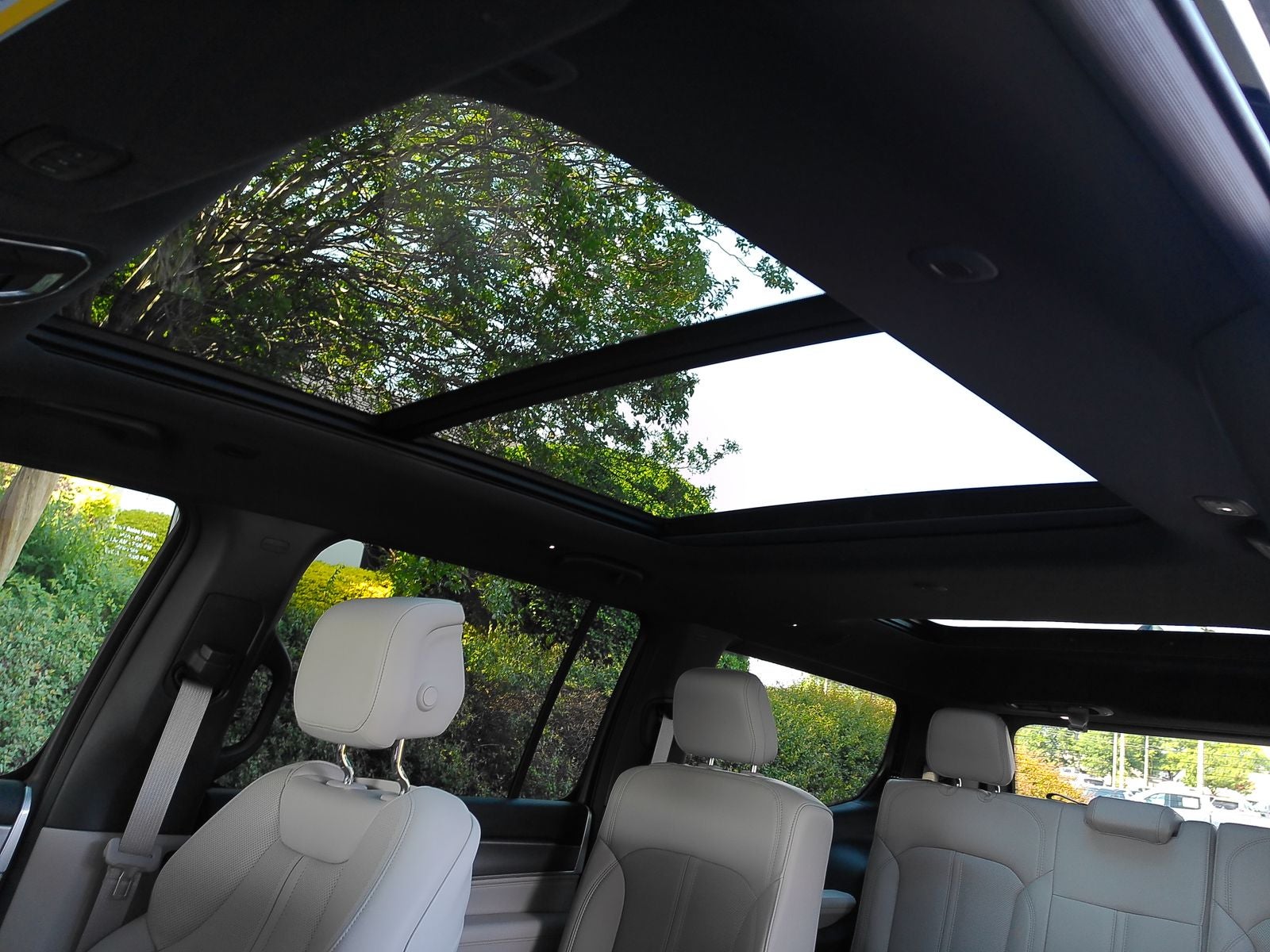 2025 Jeep Wagoneer Base