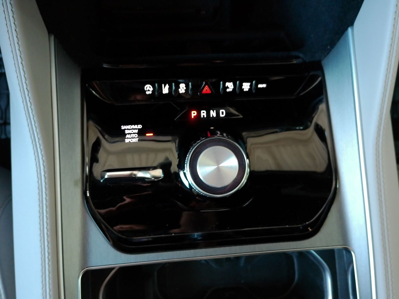 2025 Jeep Wagoneer Base