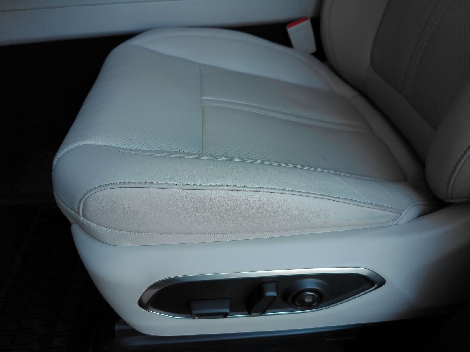 2025 Jeep Wagoneer Base
