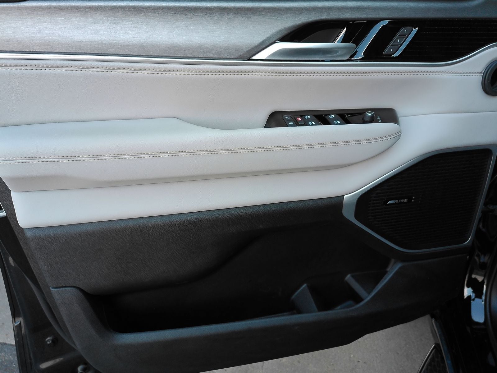2025 Jeep Wagoneer Base