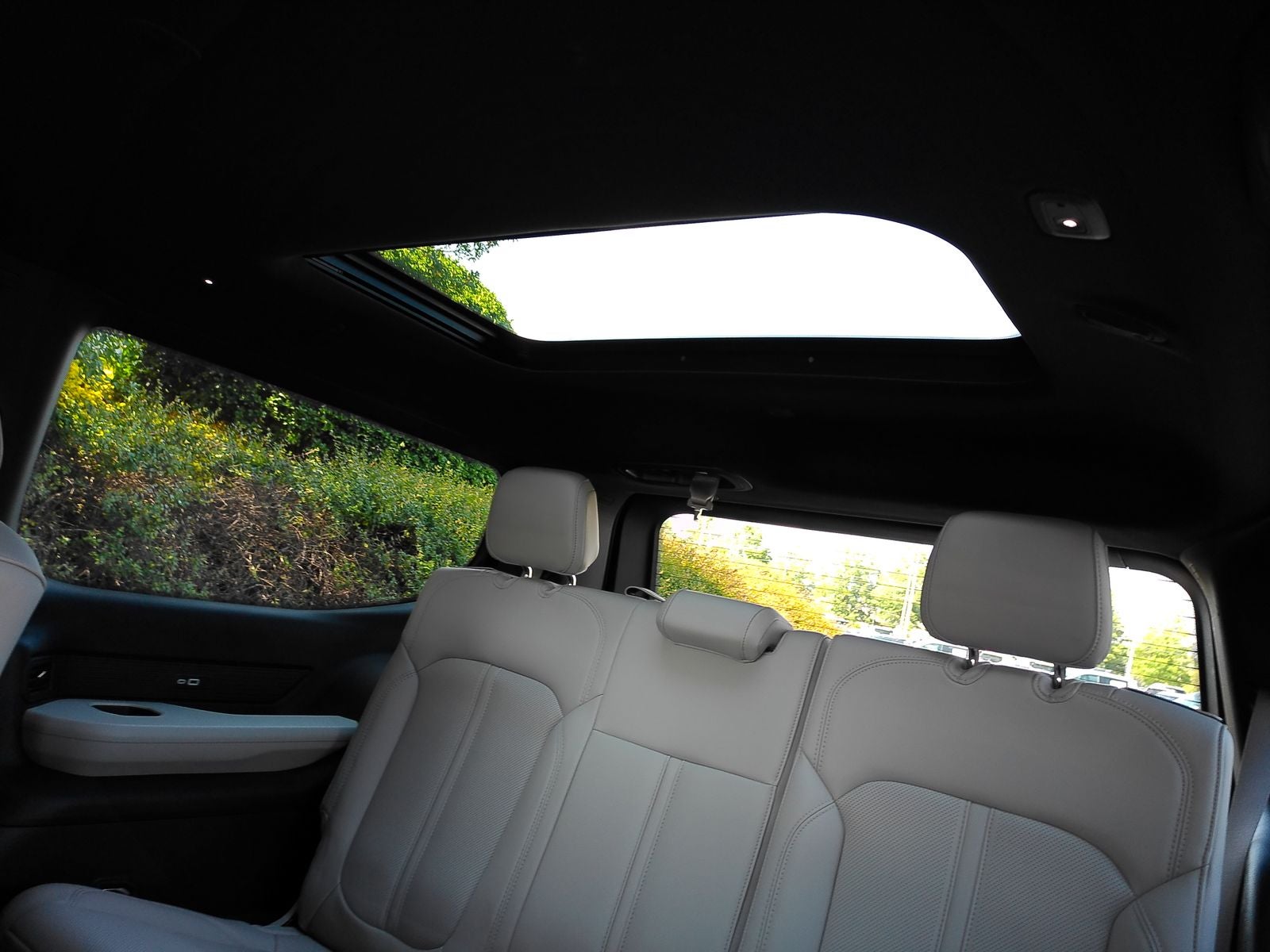 2025 Jeep Wagoneer Base