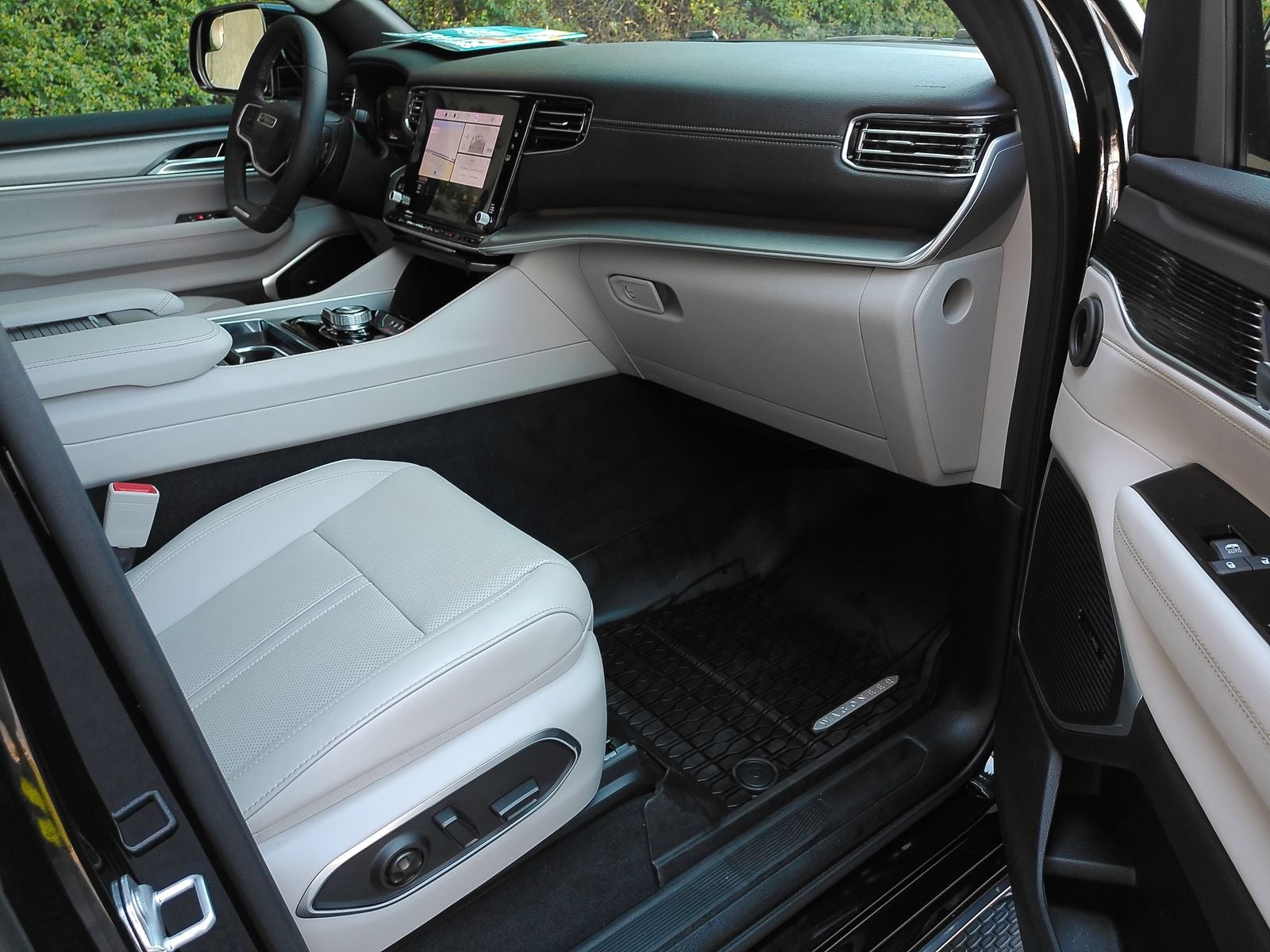 2025 Jeep Wagoneer Base
