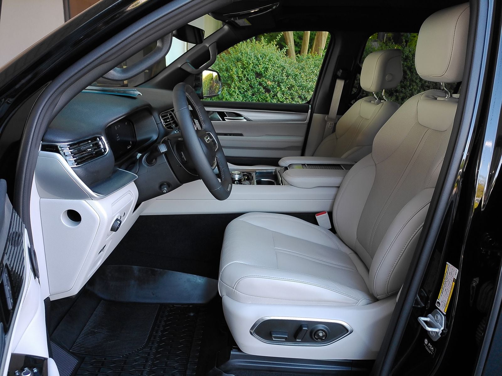 2025 Jeep Wagoneer Base