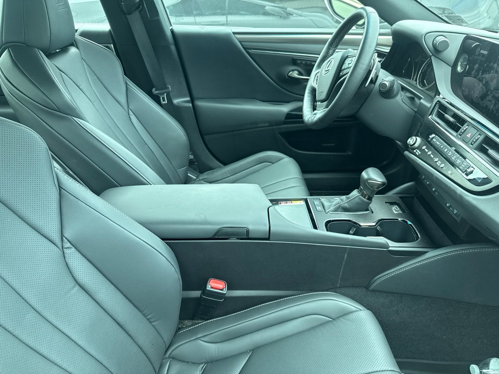 2025 Lexus ES 300h F SPORT Handling