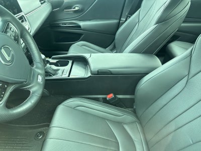 2025 Lexus ES 300h F SPORT Handling